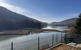 Doftana Lake House